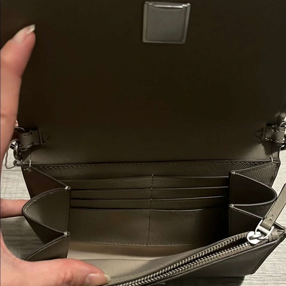 Tory Burch Gray Crossbody Bag with Smooth Leather and Chain Strap - Picture 3 of 5